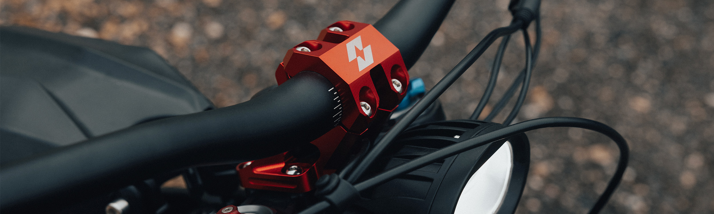 Full-E Charged Handlebar Risers 31.8mm Red