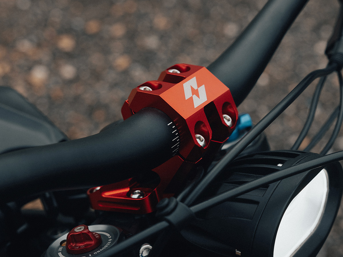 Full-E Charged Handlebar Risers 31.8mm Red