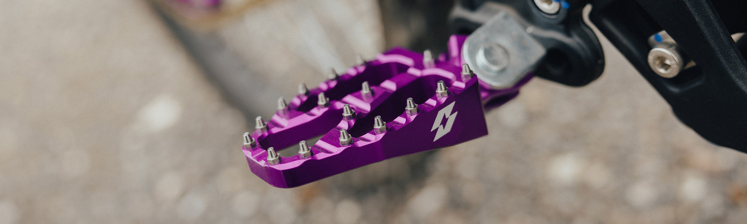 Full-E Charged Purple Footpeg Set