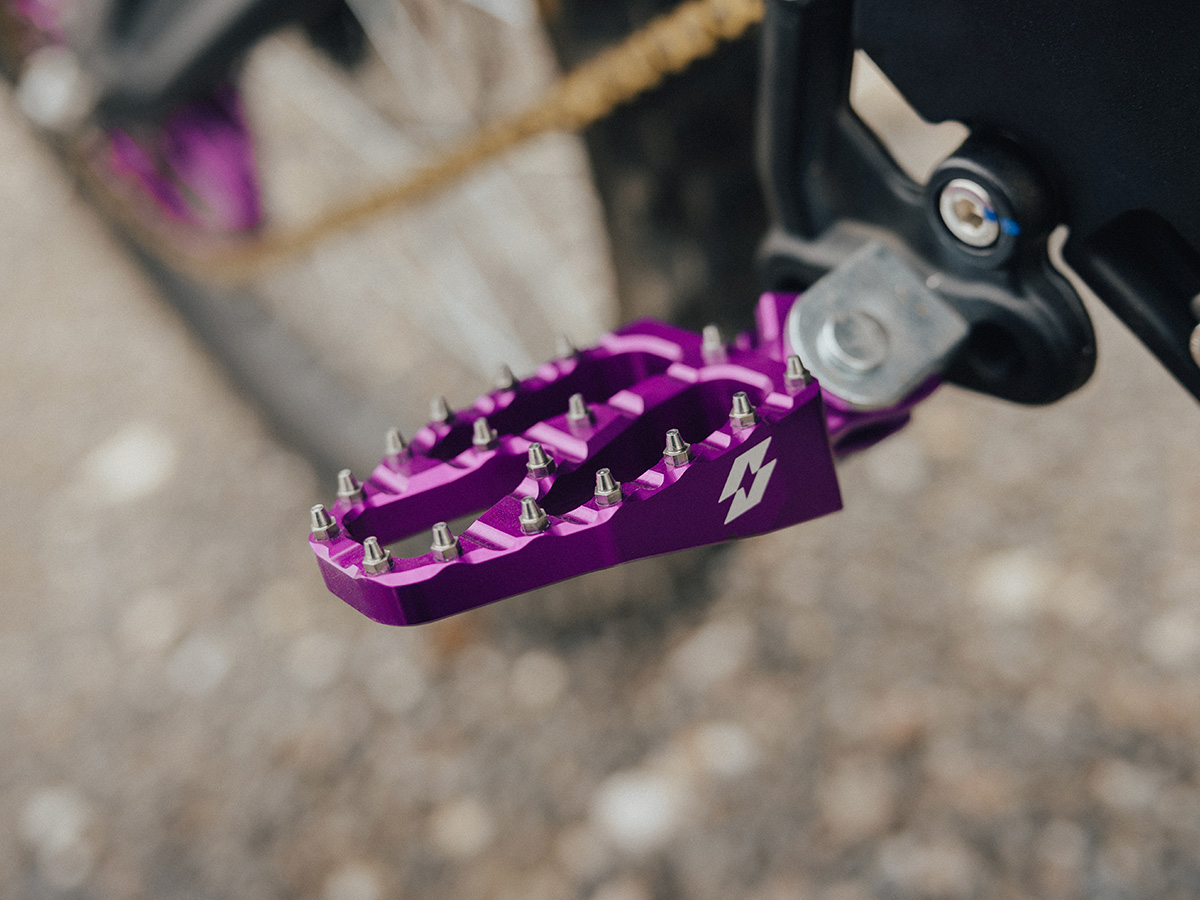 Full-E Charged Purple Footpeg Set